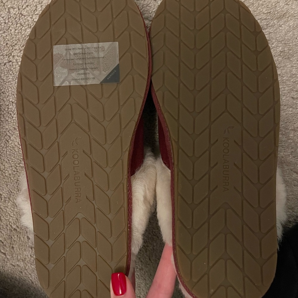 Koolaburra Women's Burgundy Suede Slippers - Picture 2 of 2